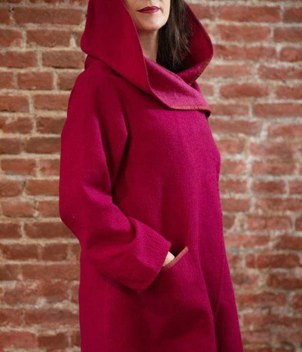 Mantello in lana con cappuccio