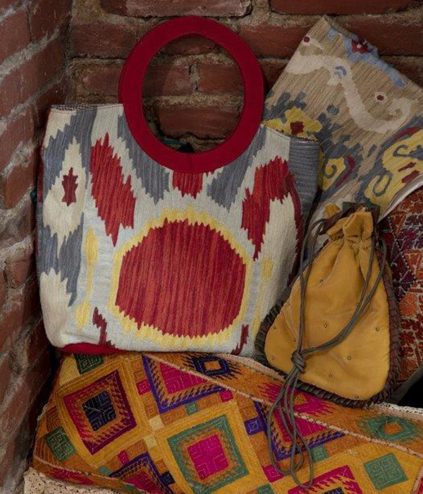 Borsa ricamata in lana e cottone