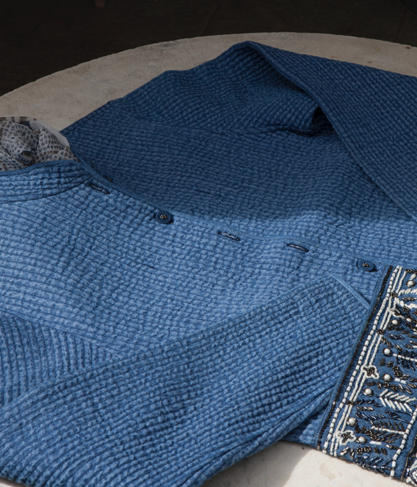 Giacca denim ricamata con paillettes e perline