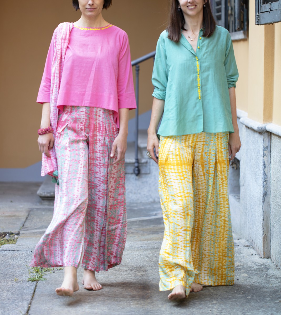 Top assimetrco, camicia ricamata, pantaloni TIE/DYE