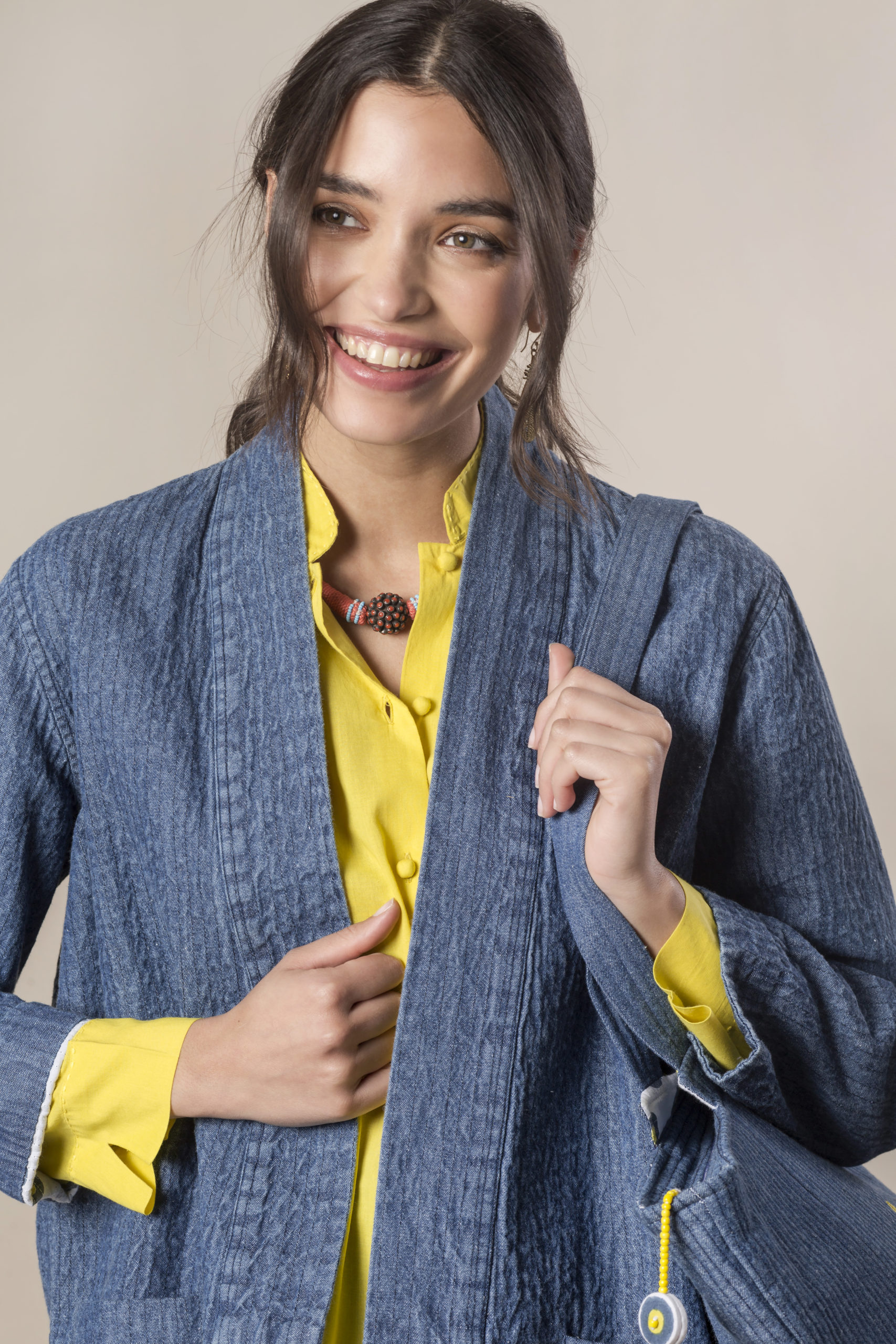 Kimono trapuntato denim / borsa con ricami denim
