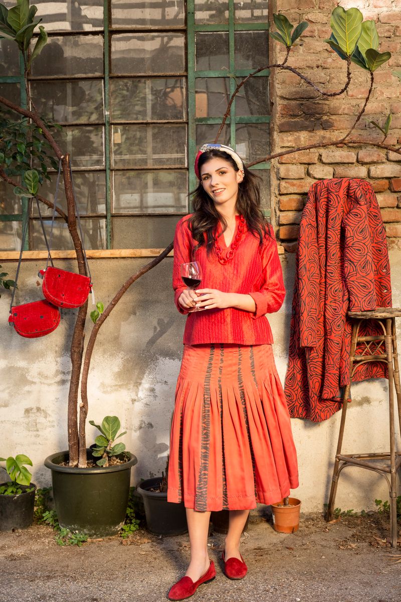 CAMICIA CHANDERI IMPUNTURATA A MANO / GONNA TIE & DYE / CAPPOTTO RICAMATO